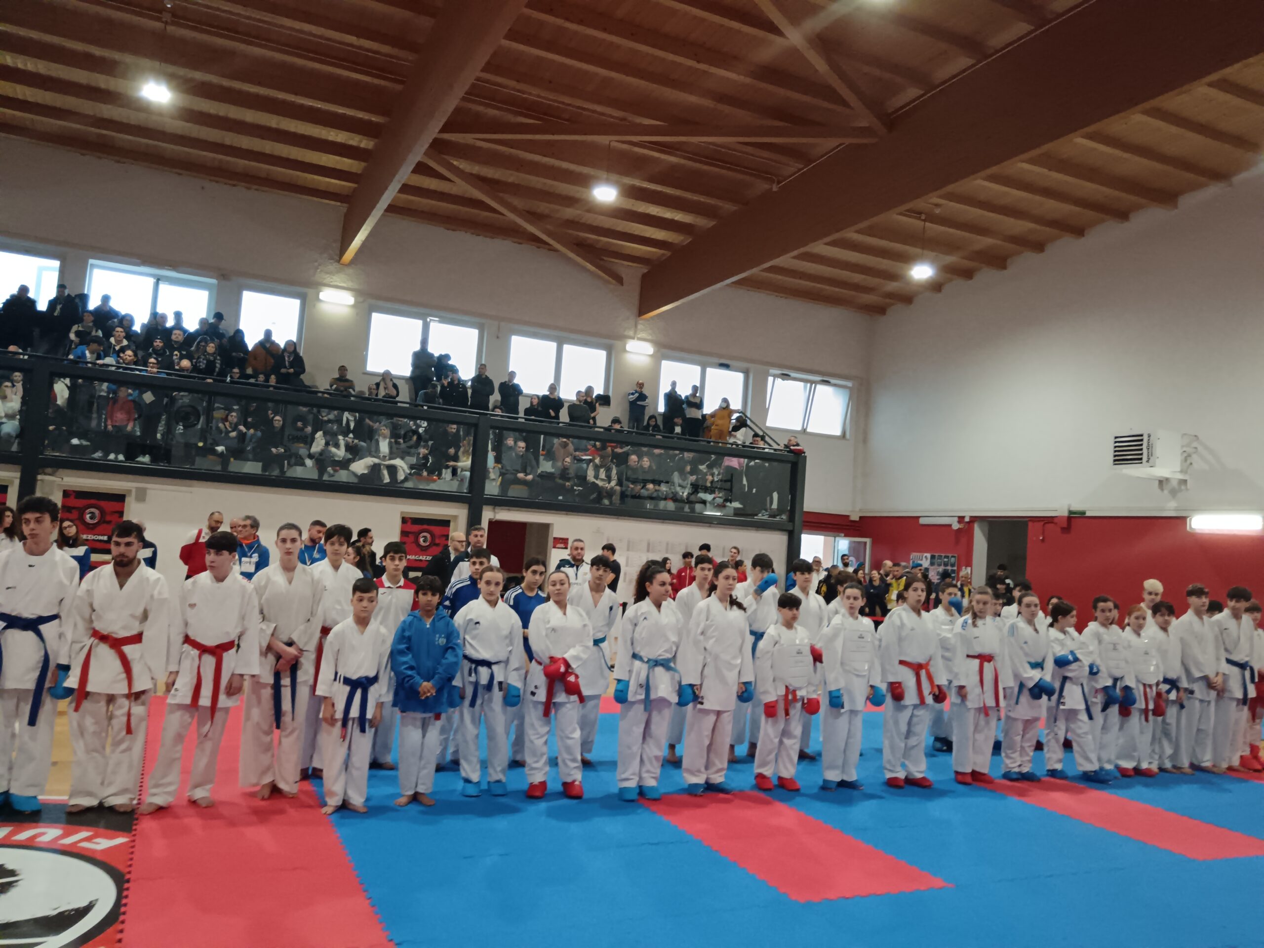 Scopri di più sull'articolo 250 atleti si sono esibiti davanti a 600 persone, successo per la Coppa Italia di Kumite